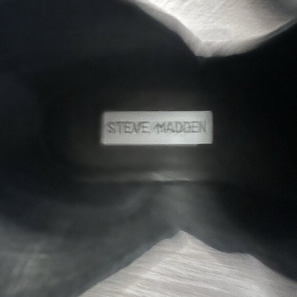 Steve Madden Size 8.5 Austin Black Leather Booties Cut Out Side Ankle Boots - Picture 8 of 9